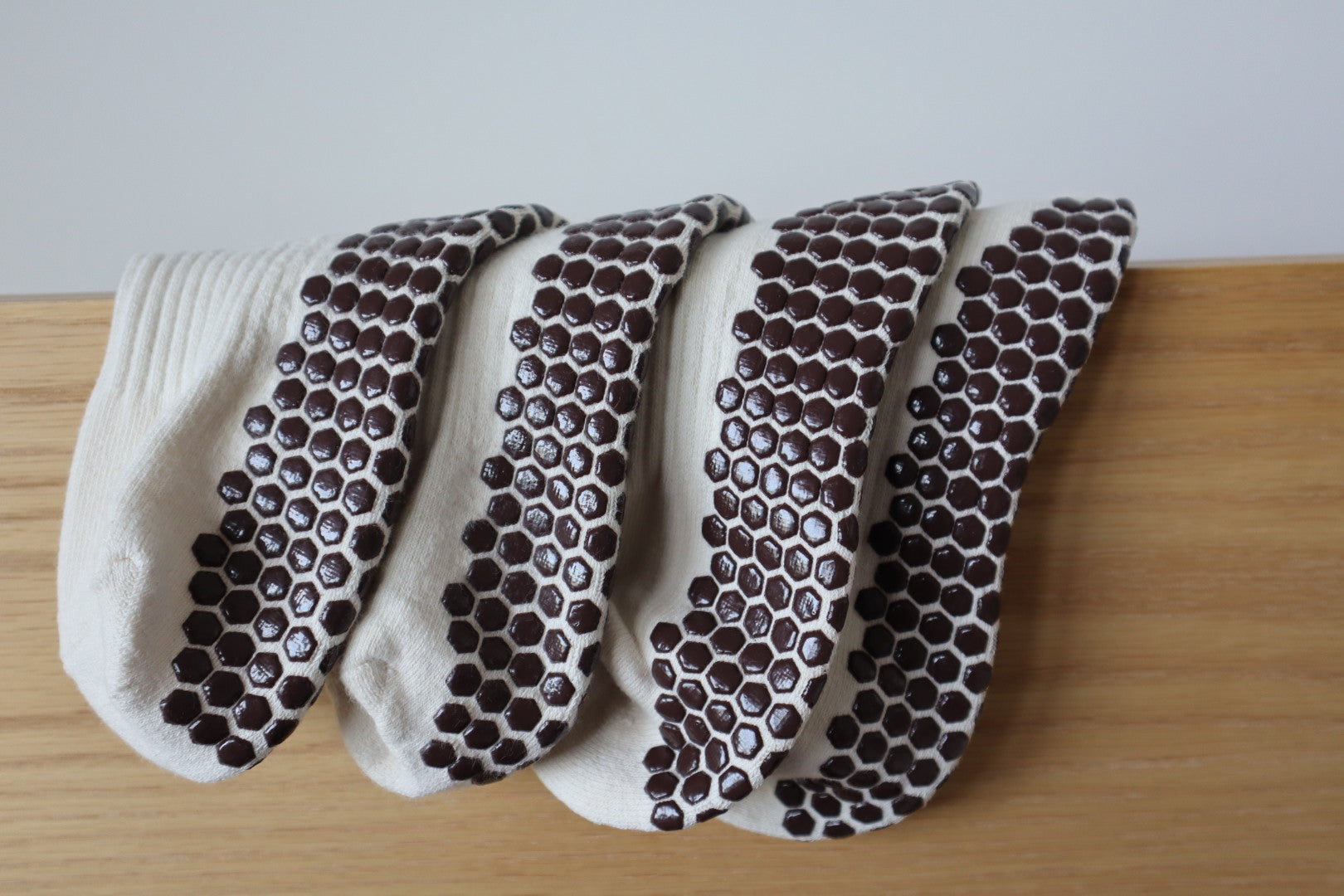 PILATES GRIP SOCKS - OAT LATTE