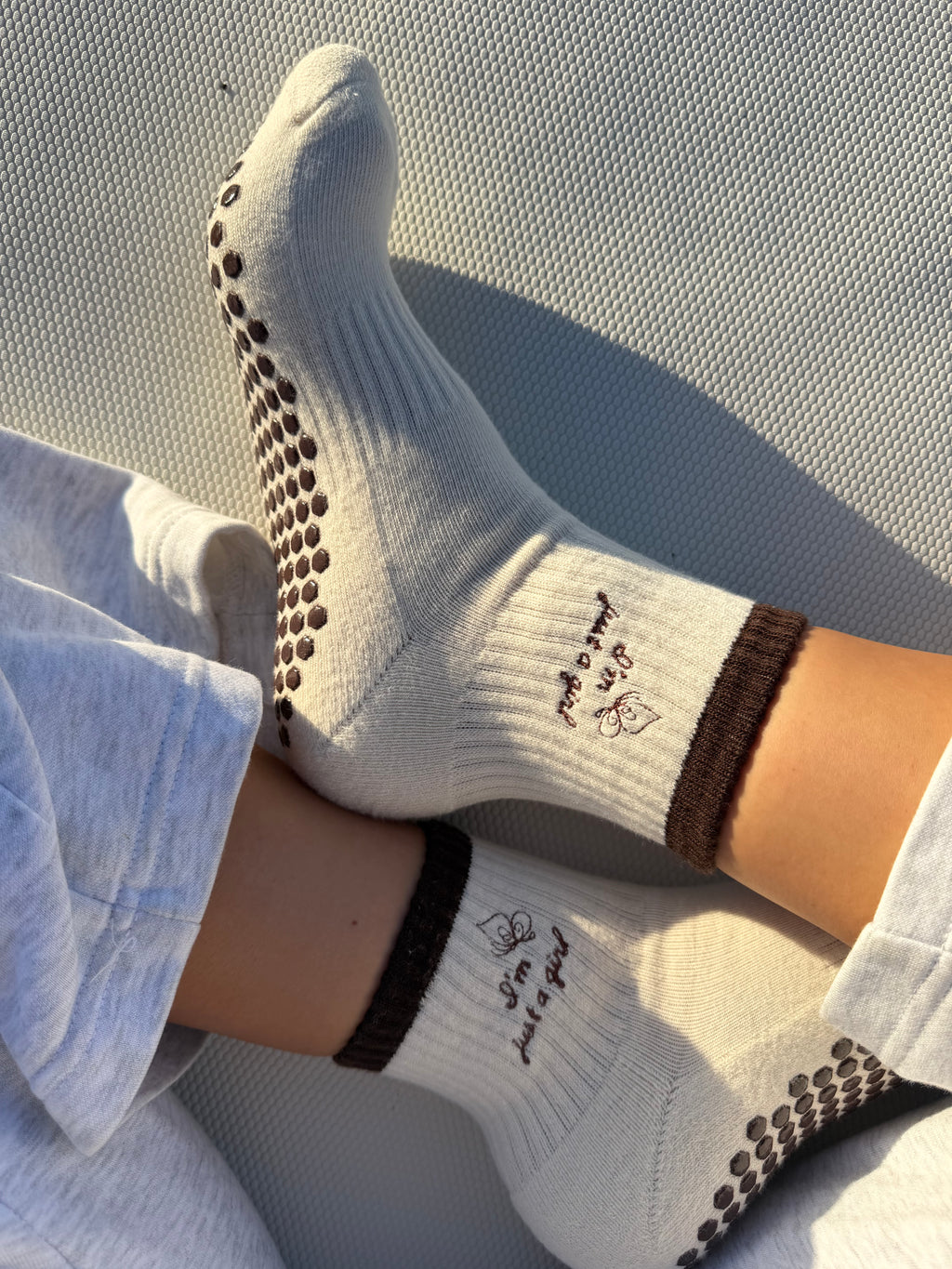 PILATES GRIP SOCKS - OAT LATTE