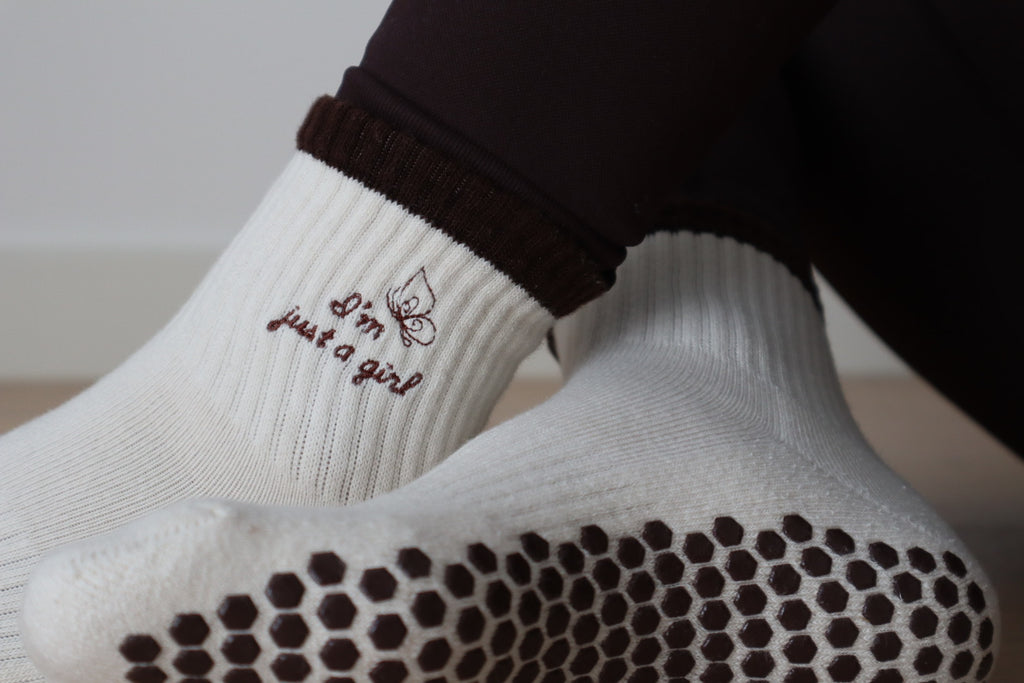 PILATES GRIP SOCKS - OAT LATTE